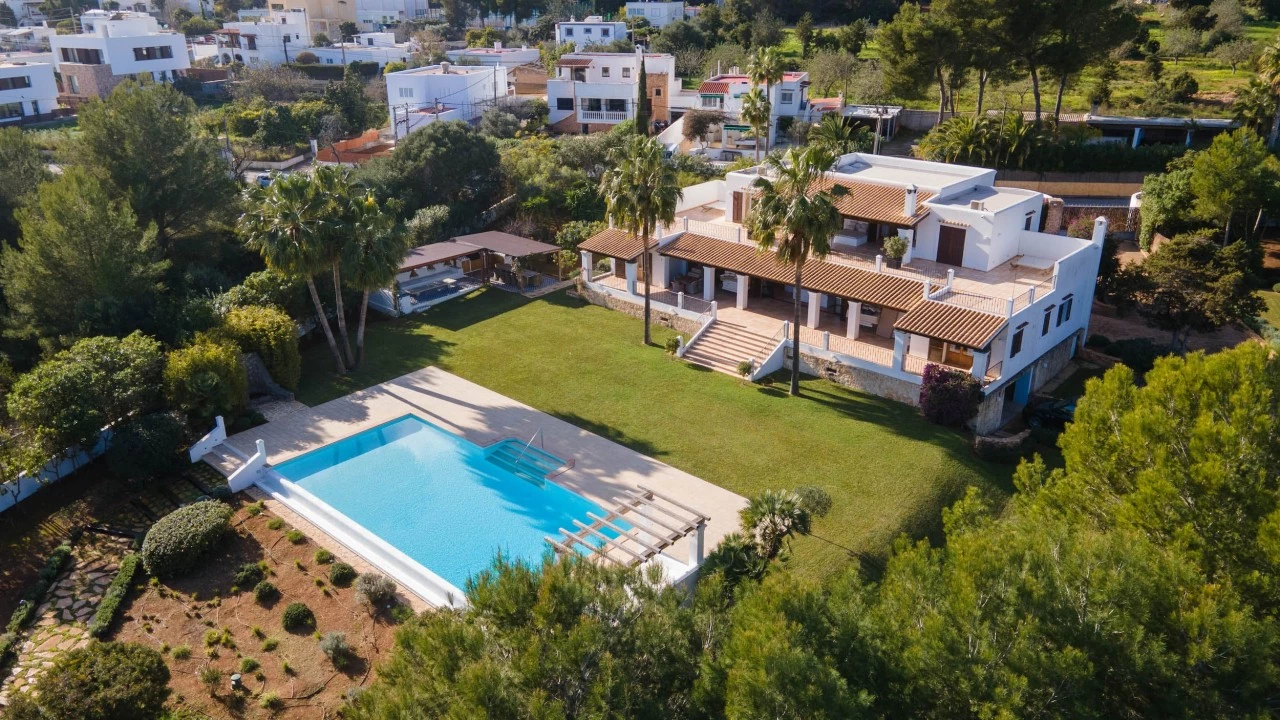 1681214677-Luxury real estate Ibiza to rent villa Blueberry  drone.webp